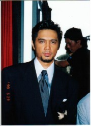 �N���b�N����Ɗg�債�܂�